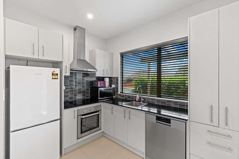 Photo of property in 26/11 Ray Small Drive, Papakura, 2110