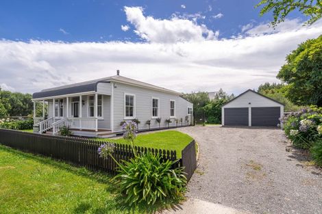 Photo of property in 100 Jellicoe Street, Martinborough, 5711