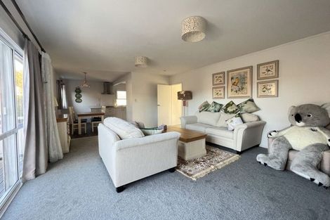 Photo of property in 1/110 Saddleback Rise, Murrays Bay, Auckland, 0630