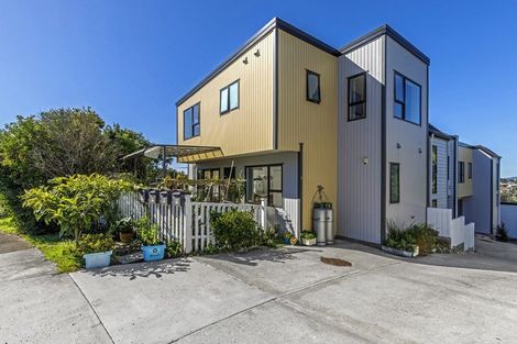 Photo of property in 2a Robin Lane, Browns Bay, Auckland, 0630
