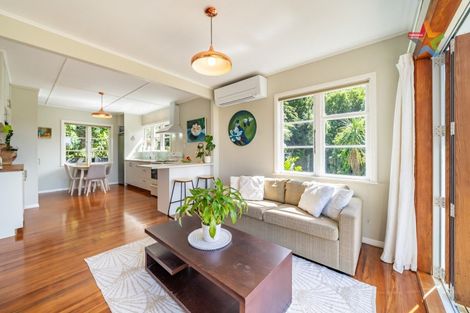 Photo of property in 157 Miromiro Road, Normandale, Lower Hutt, 5010