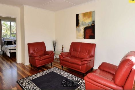 Photo of property in 2/729 Beach Road, Browns Bay, Auckland, 0630