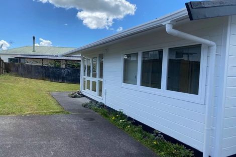 Photo of property in 1/41 Hobsonville Road, West Harbour, Auckland, 0618