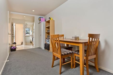 Photo of property in 4/31 Fields Parade, Oteha, Auckland, 0632