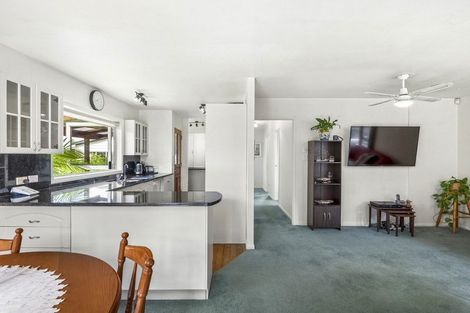 Photo of property in 7 Parakai Avenue, Parakai, 0830