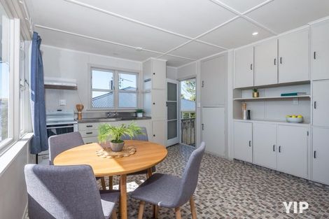 Photo of property in 11 Link Road, Newlands, Wellington, 6037