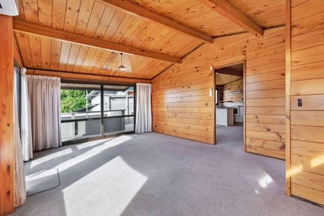 Photo of property in 6 Aries Place, Kawaha Point, Rotorua, 3010