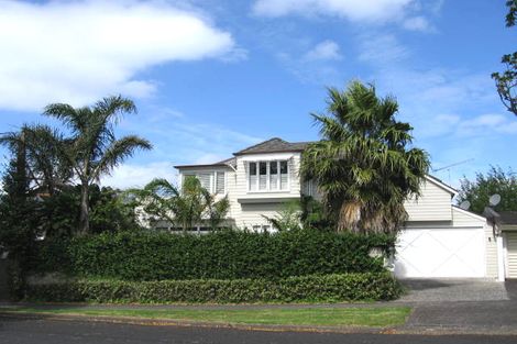 Photo of property in 25j Saltburn Road, Milford, Auckland, 0620