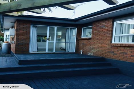 Photo of property in 2/1 Tallington Crescent, Torbay, Auckland, 0630