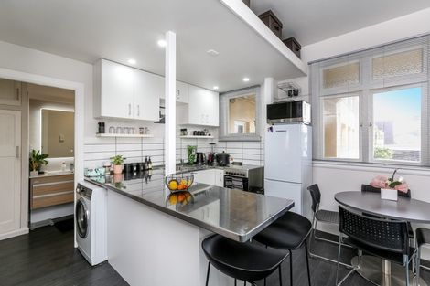 Photo of property in 127 Saint Aubyn Street, New Plymouth, 4310