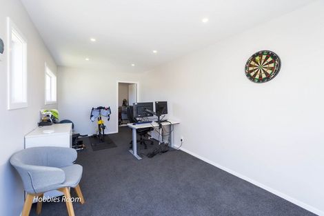 Photo of property in 11 Mount Marua Drive, Timberlea, Upper Hutt, 5018