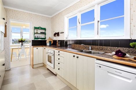 Photo of property in 94 Nicholson Road, Khandallah, Wellington, 6035