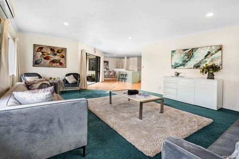 Photo of property in 10 Byblos Place, The Gardens, Auckland, 2105