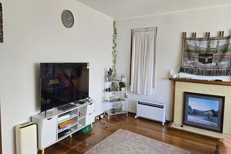 Photo of property in 4 Binsted Road, New Lynn, Auckland, 0600