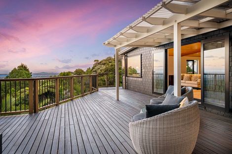 Photo of property in 19 Cascade Avenue, Waiatarua, Auckland, 0604