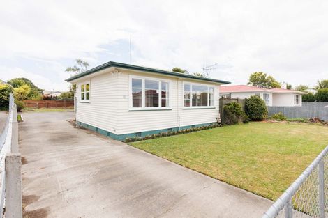 Photo of property in 10 Chester Crescent, West End, Palmerston North, 4410