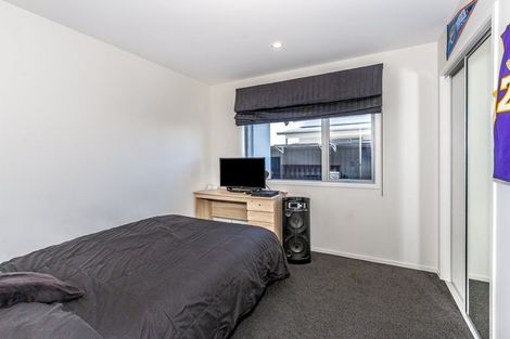 Photo of property in 21 Royal Park Drive, Parklands, Christchurch, 8083