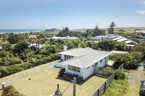 Photo of property in 32 Ripiro Drive, Baylys Beach, Dargaville, 0377
