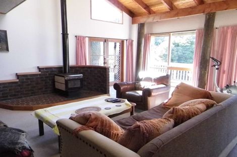 Photo of property in 5 Kekeno Grove, Tirohanga, Lower Hutt, 5010