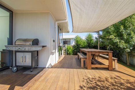 Photo of property in 5 Longstead Avenue, Papamoa Beach, Papamoa, 3118