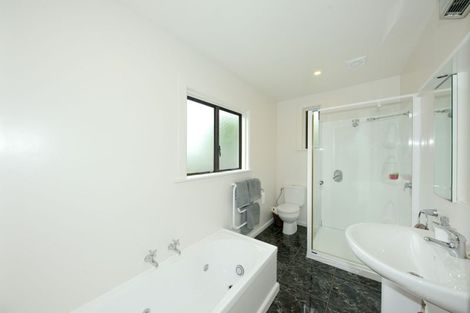 Photo of property in 112 Memorial Avenue, Burnside, Christchurch, 8053