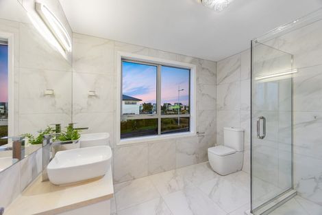 Photo of property in 17 Headland Drive, Long Bay, Auckland, 0630