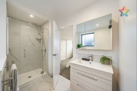 Photo of property in 2/183 Cambridge Terrace, Fairfield, Lower Hutt, 5011