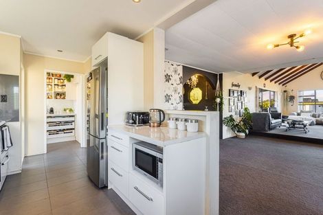 Photo of property in 24 Granville Drive, Massey, Auckland, 0614