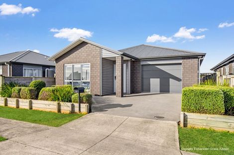 Photo of property in 16 Domain Street, Waiuku, 2123