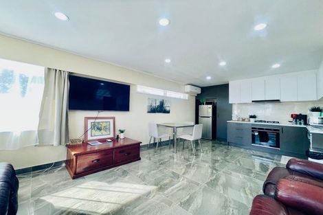 Photo of property in 2/8 Russell Road, Manurewa, Auckland, 2102