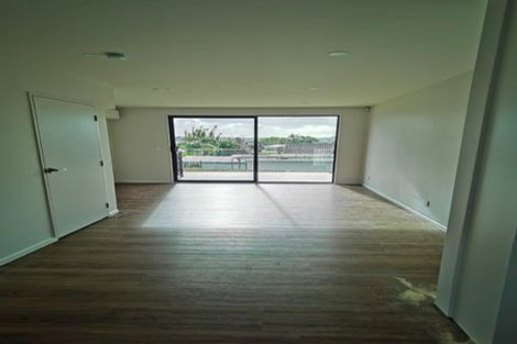 Photo of property in 150b Chivalry Road, Glenfield, Auckland, 0629