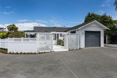 Photo of property in 49a Roland Road, Greenhithe, Auckland, 0632