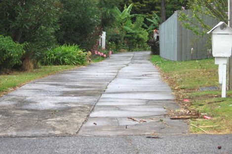 Photo of property in 43 Farquhar Road, Glendene, Auckland, 0602