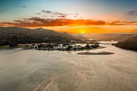 Photo of property in 8 Waiwera Road, Waiwera, Orewa, 0994