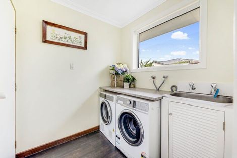 Photo of property in 10 Kew Place, Richmond Heights, Taupo, 3330