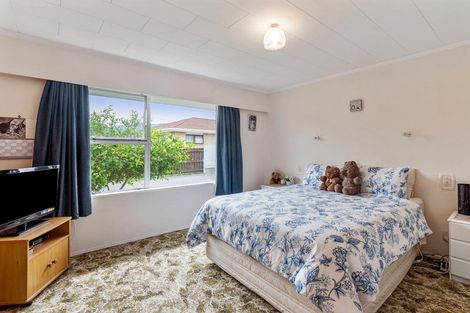 Photo of property in 5 Wakefield Grove, Waikanae, 5036