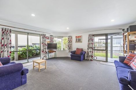 Photo of property in 35a Kauri Road, Stanmore Bay, Whangaparaoa, 0932