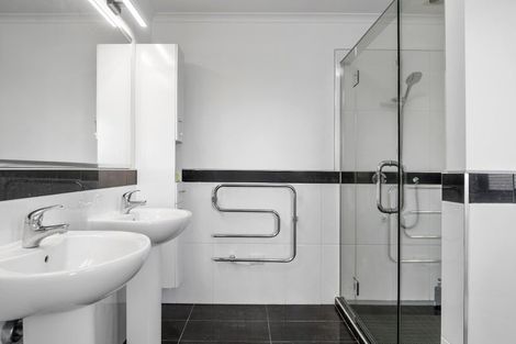 Photo of property in 35 Estuary View Road, Welcome Bay, Tauranga, 3112