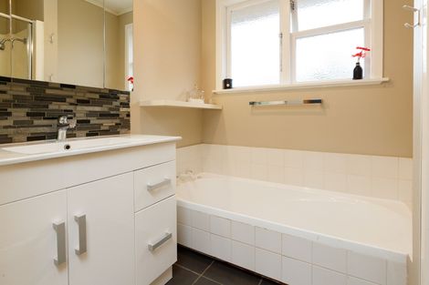 Photo of property in 7 Juliana Place, Awapuni, Palmerston North, 4412