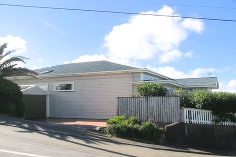 Photo of property in 38-40 Apuka Street, Brooklyn, Wellington, 6021