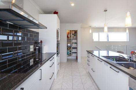 Photo of property in 18b Galea Grove, Kelvin Grove, Palmerston North, 4414