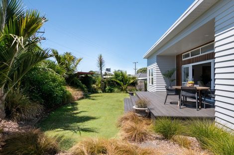 Photo of property in 53 Athenree Road, Athenree, Katikati, 3177