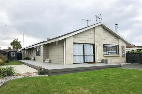 Photo of property in 22 Sturges Road, Henderson, Auckland, 0612