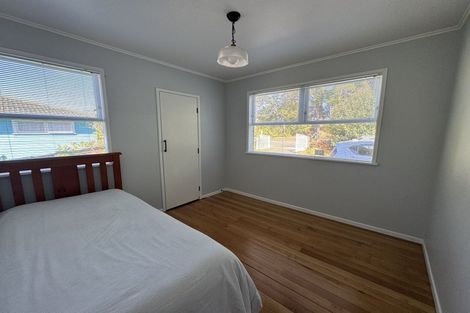 Photo of property in 77 Avonleigh Road, Green Bay, Auckland, 0604