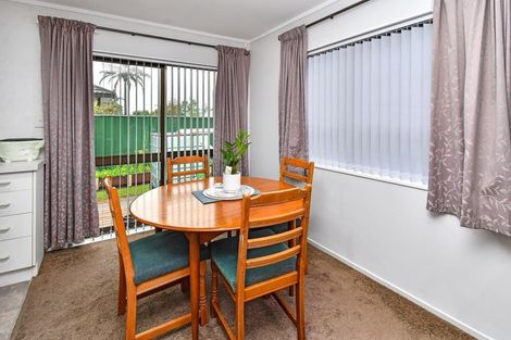 Photo of property in 2/24 Grove Road, Papakura, 2110