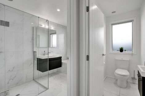 Photo of property in 4 Vardon Way, Waiwhakaiho, New Plymouth, 4312