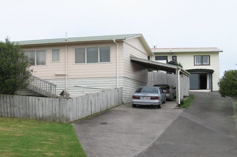 Photo of property in 12a Flaunty Place, West Harbour, Auckland, 0618