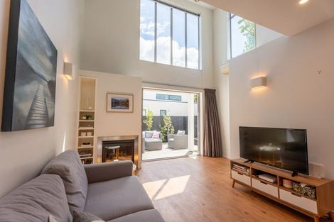 Photo of property in 2/64 Holly Road, St Albans, Christchurch, 8014