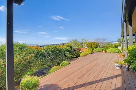 Photo of property in 71 Ruapehu Drive, Fitzherbert, Palmerston North, 4410
