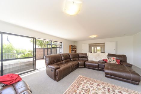Photo of property in 7 Hillgrove Place, Fitzherbert, Palmerston North, 4410